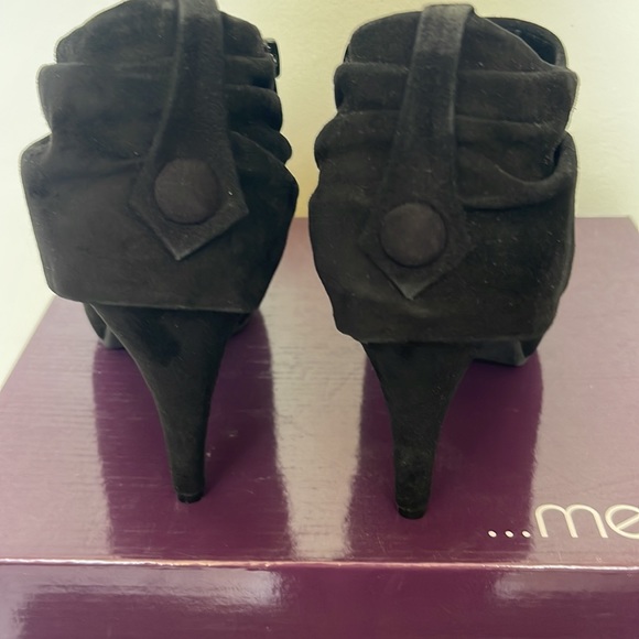 Me Too booties size 8 - Picture 4 of 8